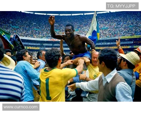 脑袋撞人的足球明星背后的故事与传奇瞬间揭秘