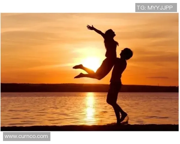 欧美情侣足球赛场上的浪漫与激情交织的故事